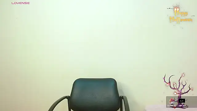 Snapshot of JessicaRabbit04 chatting on 10-24-25, 04:09 JessicaRabbit04 online show from 10-24-25, 04:09