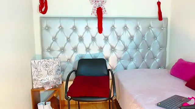 Snapshot of JessicaRabbit04 chatting on 11-25-25, 03:28 JessicaRabbit04 online show from 11-25-25, 03:28