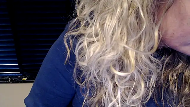 Snapshot of JenniLowen chatting on 02-10-25, 01:55 JenniLowen online show from 02-10-25, 01:55