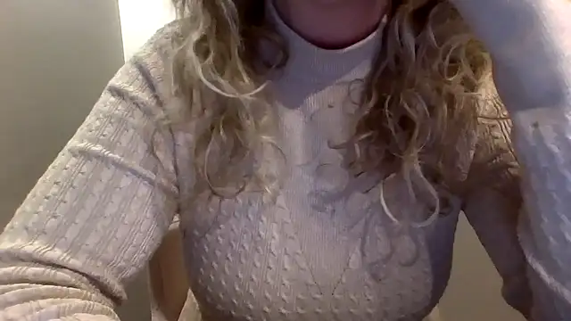 Snapshot of JenniLowen chatting on 02-14-25, 02:33 JenniLowen online show from 02-14-25, 02:33
