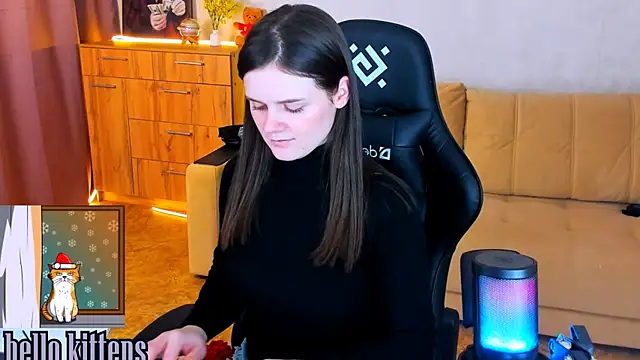 Lora Cain online show from 12-12-24, 04:43