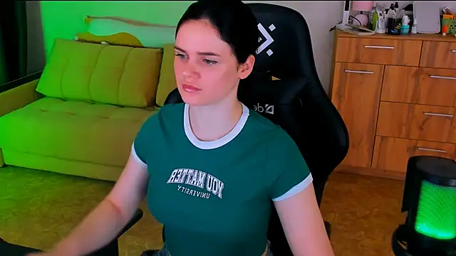 Lora Cain online show from 03-03-25, 03:09