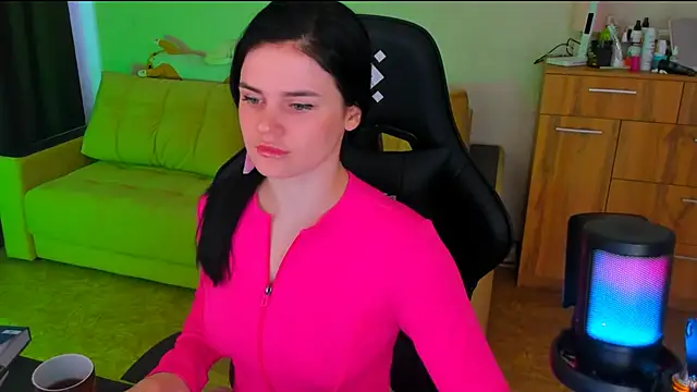 Lora Cain online show from 03-09-25, 05:33