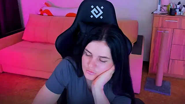 Lora Cain online show from 03-11-25, 04:07