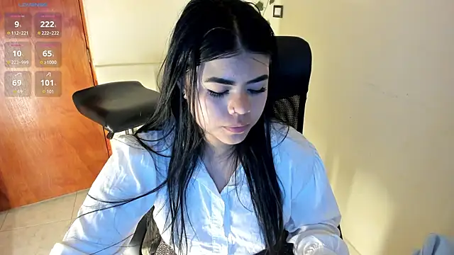 Snapshot of aitana-purple chatting on 10-17-25, 09:17 aitana-purple online show from 10-17-25, 09:17