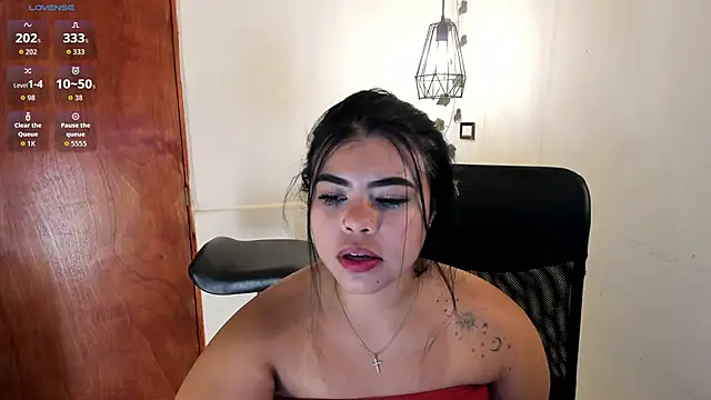 Snapshot of aitana-purple chatting on 10-19-25, 06:19 aitana-purple online show from 10-19-25, 06:19