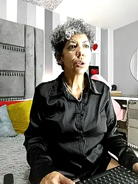 Julianewell online show from 11-29-25, 12:19