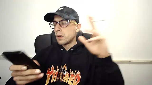 Snapshot of mikealcorleone chatting on 12-15-24, 08:36 mikealcorleone online show from 12-15-24, 08:36
