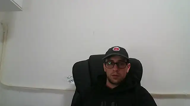Snapshot of mikealcorleone chatting on 12-21-24, 03:03 mikealcorleone online show from 12-21-24, 03:03
