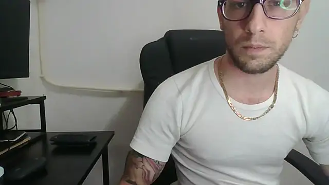 Snapshot of mikealcorleone chatting on 12-24-24, 03:58 mikealcorleone online show from 12-24-24, 03:58