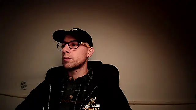Snapshot of mikealcorleone chatting on 01-19-25, 12:28 mikealcorleone online show from 01-19-25, 12:28