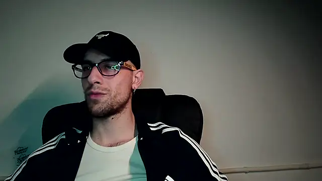 Snapshot of mikealcorleone chatting on 01-24-25, 12:42 mikealcorleone online show from 01-24-25, 12:42