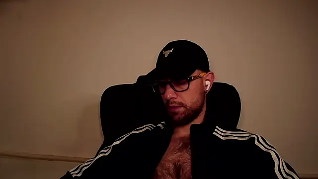 Snapshot of mikealcorleone chatting on 02-13-25, 10:11 mikealcorleone online show from 02-13-25, 10:11