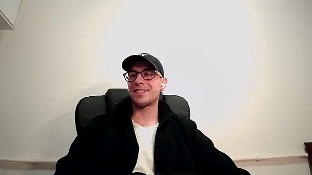 Snapshot of mikealcorleone chatting on 02-23-25, 04:57 mikealcorleone online show from 02-23-25, 04:57