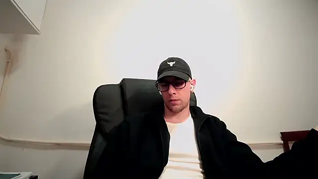 Snapshot of mikealcorleone chatting on 02-23-25, 08:11 mikealcorleone online show from 02-23-25, 08:11