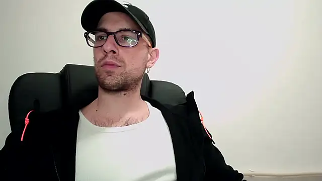 Snapshot of mikealcorleone chatting on 03-02-25, 09:54 mikealcorleone online show from 03-02-25, 09:54