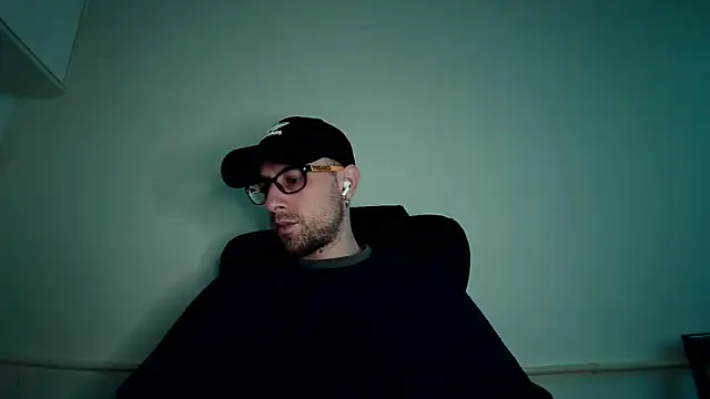 Snapshot of mikealcorleone chatting on 03-06-25, 03:45 mikealcorleone online show from 03-06-25, 03:45