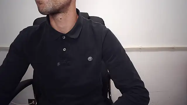 Snapshot of mikealcorleone chatting on 10-05-25, 07:01 mikealcorleone online show from 10-05-25, 07:01