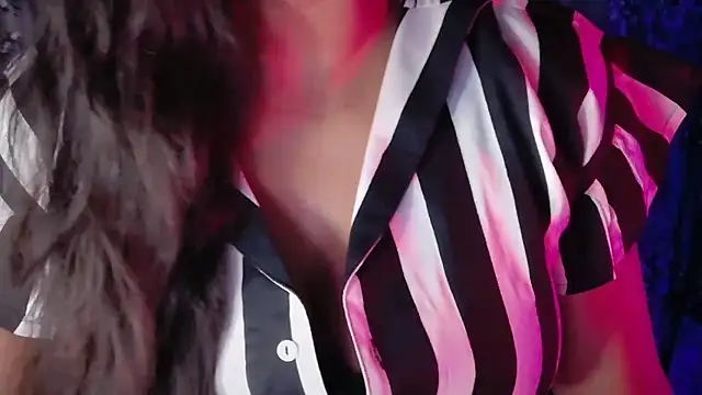 Snapshot of SexyAndHottie chatting on 01-14-26, 04:34 SexyAndHottie online show from 01-14-26, 04:34