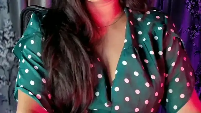 Snapshot of SexyAndHottie chatting on 02-05-26, 11:04 SexyAndHottie online show from 02-05-26, 11:04