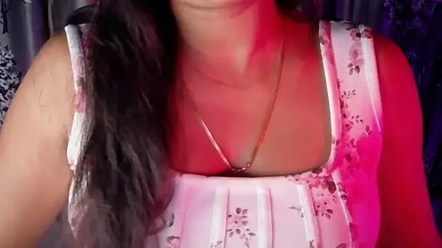 Snapshot of SexyAndHottie chatting on 02-25-26, 04:49 SexyAndHottie online show from 02-25-26, 04:49