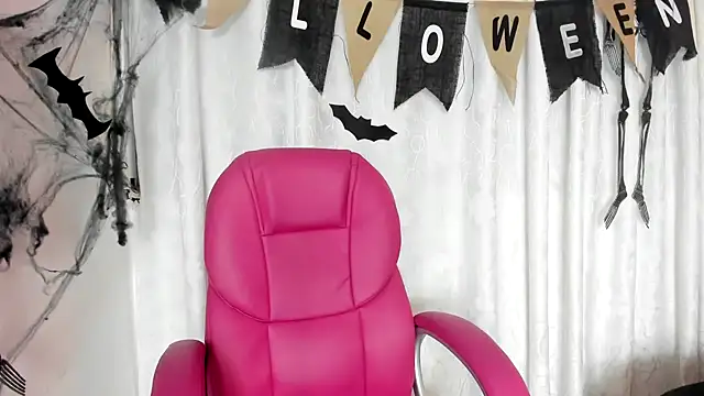 KOURTNEY-- online show from 11-01-25, 02:13