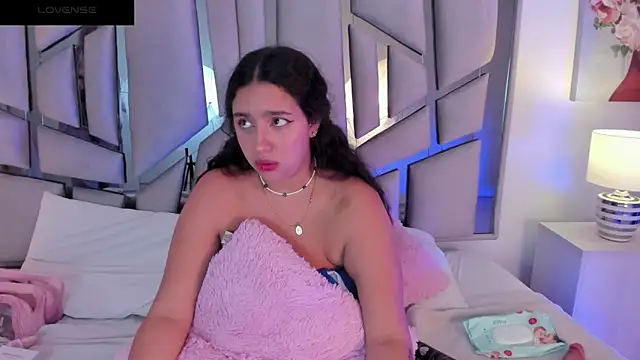 Snapshot of paulette_dupont chatting on 01-25-25, 06:55 paulette dupont online show from 01-25-25, 06:55