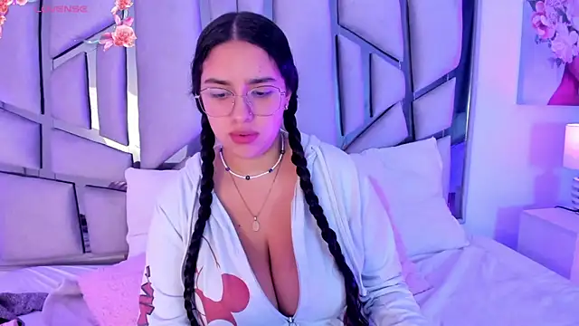 Snapshot of paulette_dupont chatting on 01-30-25, 03:44 paulette dupont online show from 01-30-25, 03:44