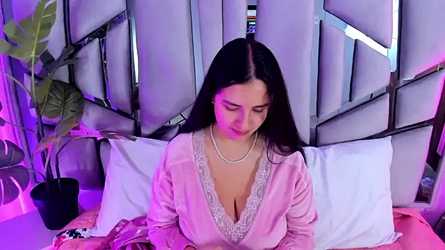 Snapshot of paulette_dupont chatting on 09-19-25, 12:34 paulette dupont online show from 09-19-25, 12:34