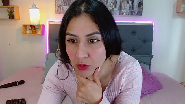 mia aira online show from 11-22-25, 03:55