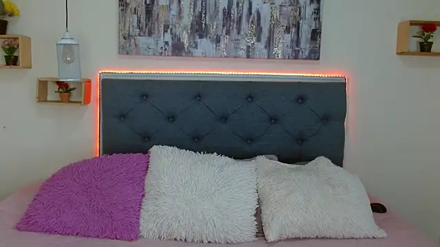 mia aira online show from 11-25-25, 03:56