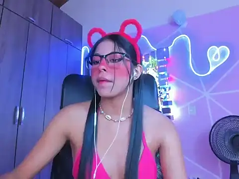 Snapshot of _ALLYSON18_ chatting on 01-19-25, 02:28 ALLYSON18 online show from 01-19-25, 02:28