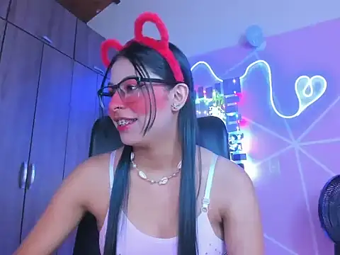 Snapshot of _ALLYSON18_ chatting on 01-21-25, 11:24 ALLYSON18 online show from 01-21-25, 11:24