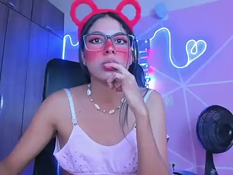 Snapshot of _ALLYSON18_ chatting on 01-21-25, 02:26 ALLYSON18 online show from 01-21-25, 02:26