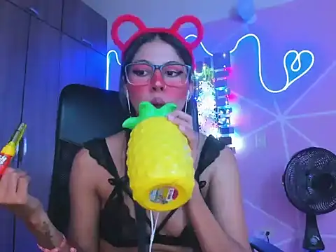 Snapshot of _ALLYSON18_ chatting on 01-31-25, 02:28 ALLYSON18 online show from 01-31-25, 02:28