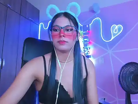 Snapshot of _ALLYSON18_ chatting on 02-11-25, 02:35 ALLYSON18 online show from 02-11-25, 02:35