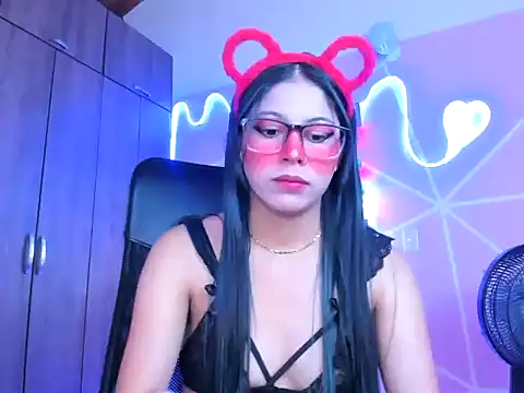 Snapshot of _ALLYSON18_ chatting on 02-12-25, 02:21 ALLYSON18 online show from 02-12-25, 02:21