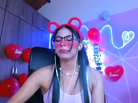 Snapshot of _ALLYSON18_ chatting on 02-16-25, 02:43 ALLYSON18 online show from 02-16-25, 02:43