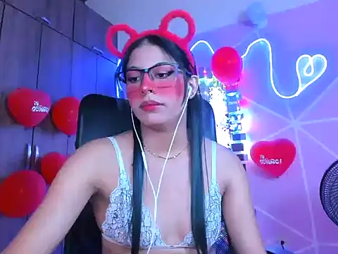 Snapshot of _ALLYSON18_ chatting on 02-17-25, 05:53 ALLYSON18 online show from 02-17-25, 05:53