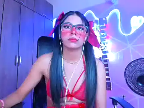 Snapshot of _ALLYSON18_ chatting on 02-22-25, 05:35 ALLYSON18 online show from 02-22-25, 05:35