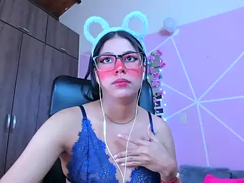 Snapshot of _ALLYSON18_ chatting on 03-02-25, 03:05 ALLYSON18 online show from 03-02-25, 03:05