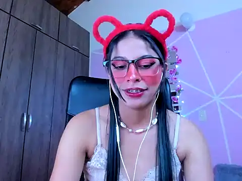 Snapshot of _ALLYSON18_ chatting on 03-07-25, 05:38 ALLYSON18 online show from 03-07-25, 05:38