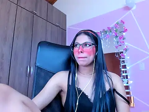 Snapshot of _ALLYSON18_ chatting on 03-13-25, 05:39 ALLYSON18 online show from 03-13-25, 05:39