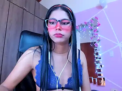 Snapshot of _ALLYSON18_ chatting on 03-14-25, 02:41 ALLYSON18 online show from 03-14-25, 02:41