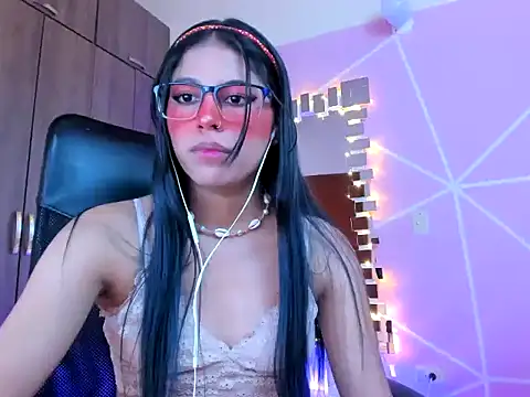 Snapshot of _ALLYSON18_ chatting on 03-18-25, 02:37 ALLYSON18 online show from 03-18-25, 02:37