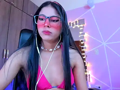 Snapshot of _ALLYSON18_ chatting on 03-20-25, 11:38 ALLYSON18 online show from 03-20-25, 11:38