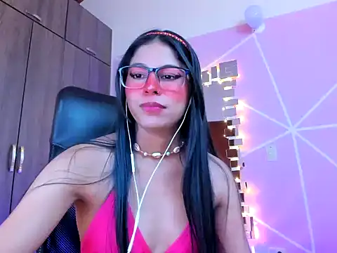 Snapshot of _ALLYSON18_ chatting on 03-20-25, 05:47 ALLYSON18 online show from 03-20-25, 05:47