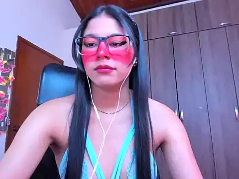 Snapshot of _ALLYSON18_ chatting on 09-15-25, 11:32 ALLYSON18 online show from 09-15-25, 11:32