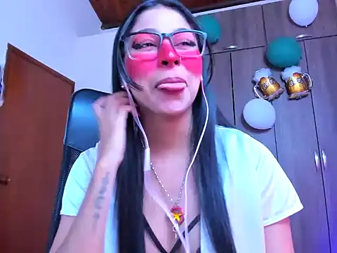 Snapshot of _ALLYSON18_ chatting on 10-04-25, 11:41 ALLYSON18 online show from 10-04-25, 11:41