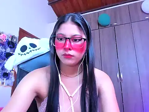 Snapshot of _ALLYSON18_ chatting on 10-15-25, 11:32 ALLYSON18 online show from 10-15-25, 11:32